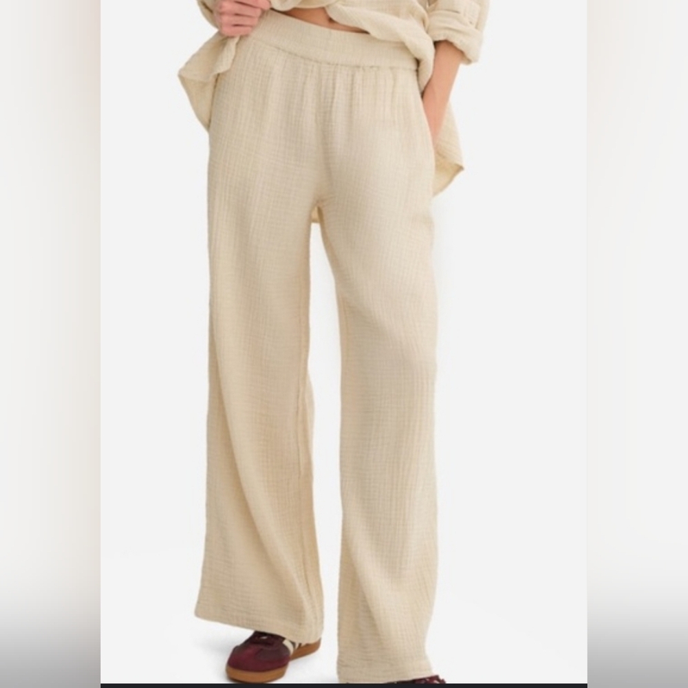 Mate the label gauze pants